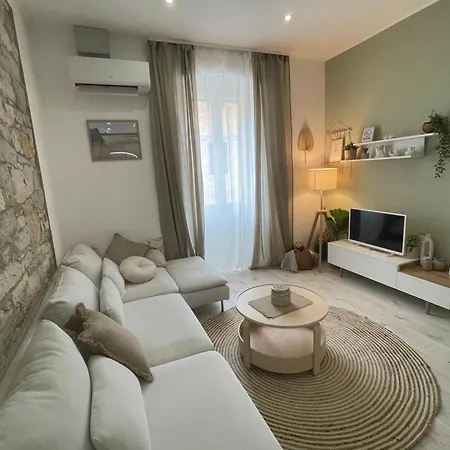 Storia Parentina Center דירה *